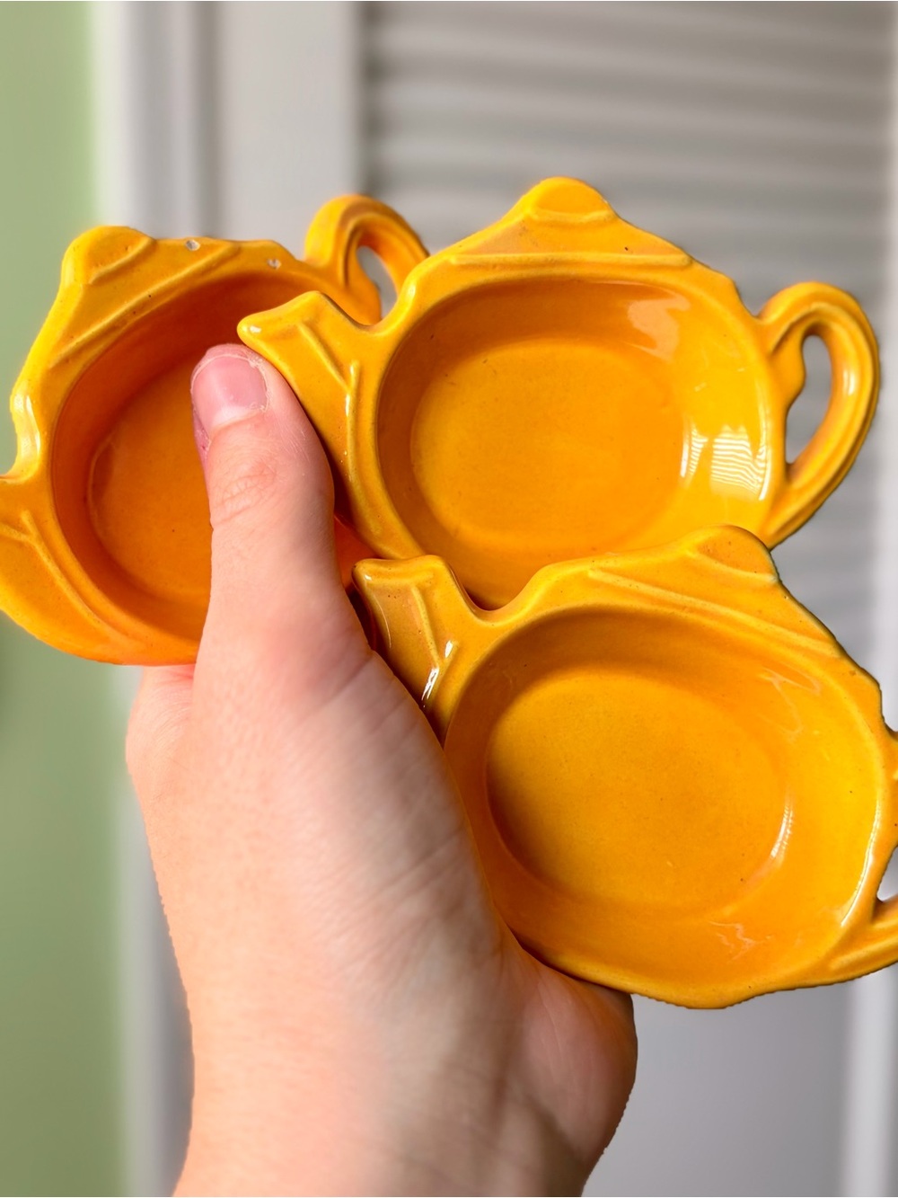 Bright Yellow Ceramic Teapot-Shaped Teabag Holders Kitchenware - Set of 3 - Picture 9 of 9